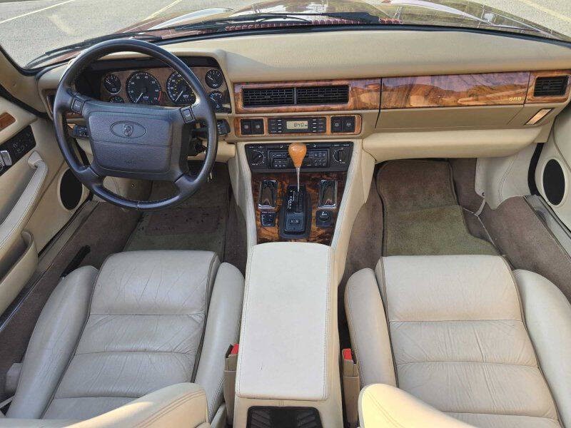 1995 Jaguar XJ Image 4