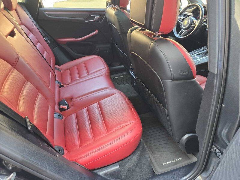 2018 Porsche Macan Image 9