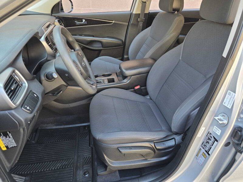 2016 Kia Sorento Image 8