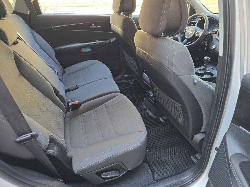 2016 Kia Sorento Image 9