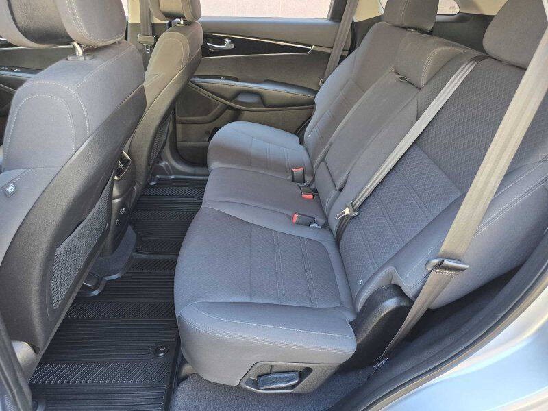 2016 Kia Sorento Image 10