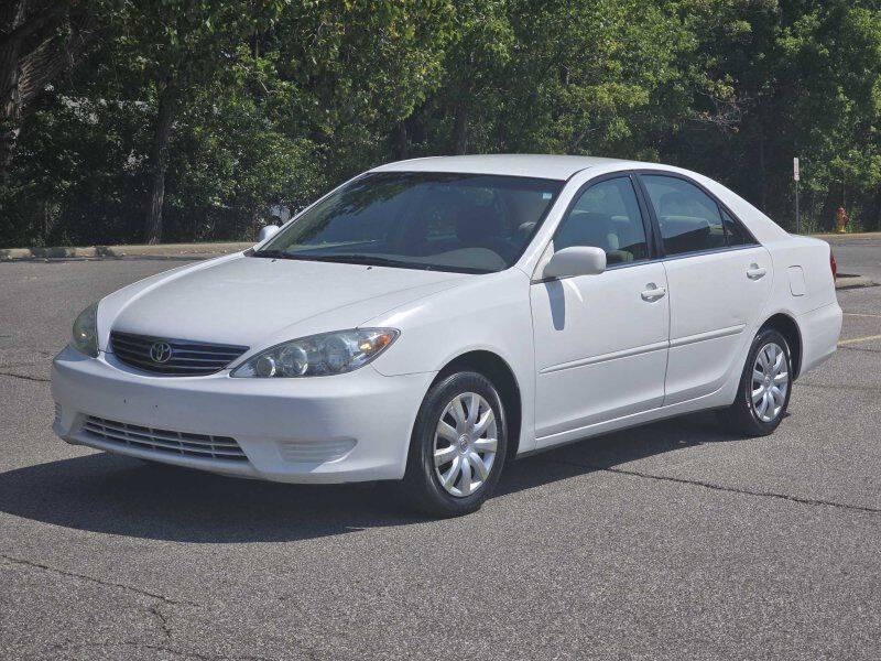 2005 Toyota Camry Image 2