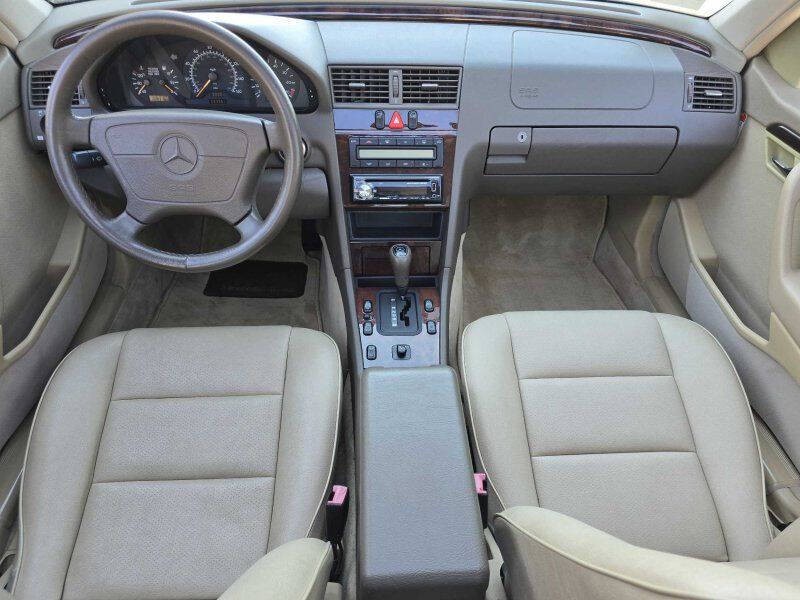 1996 Mercedes-Benz C-Class Image 4