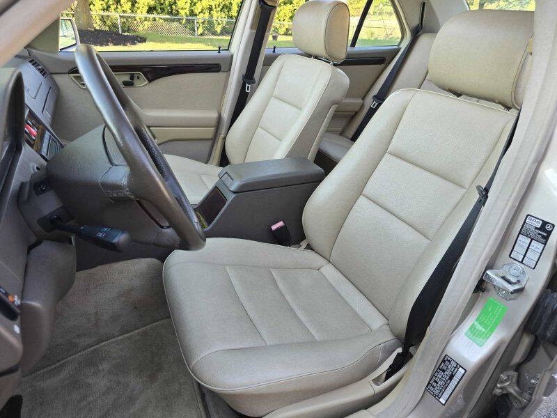 1996 Mercedes-Benz C-Class Image 9