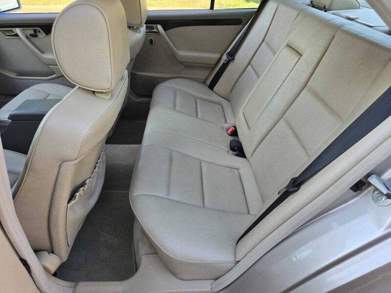 1996 Mercedes-Benz C-Class Image 11