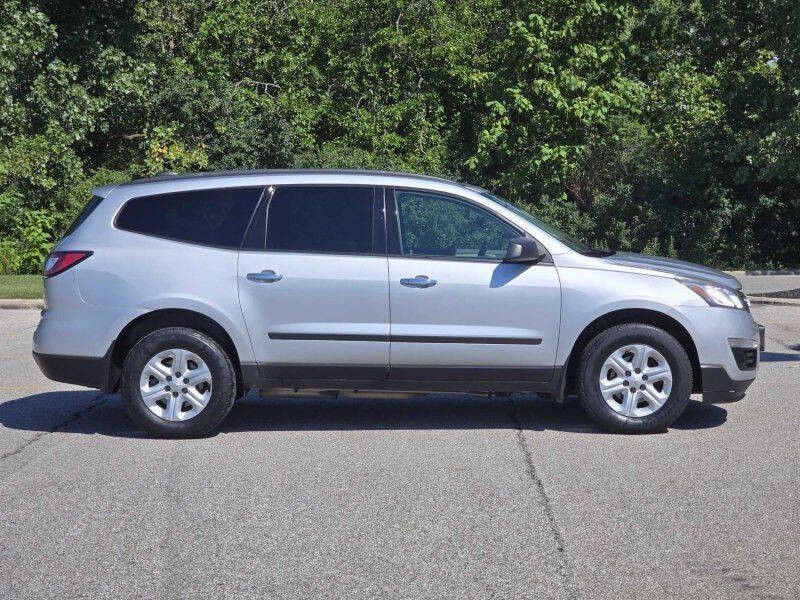 2017 Chevrolet Traverse Image 3
