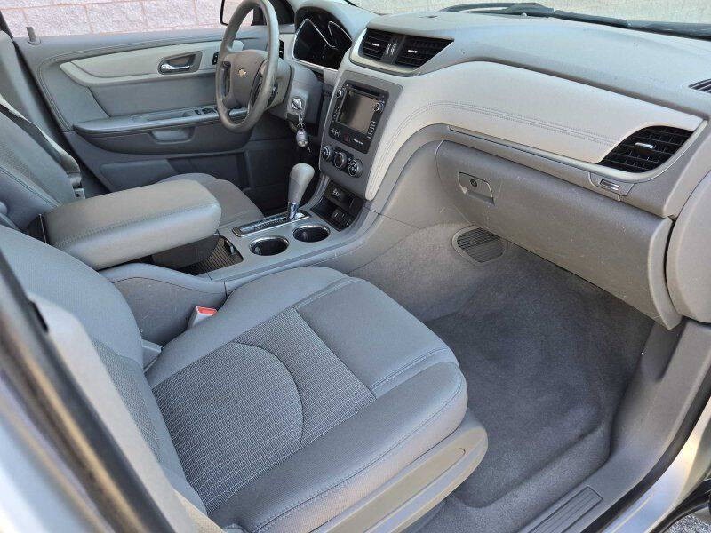 2017 Chevrolet Traverse Image 6