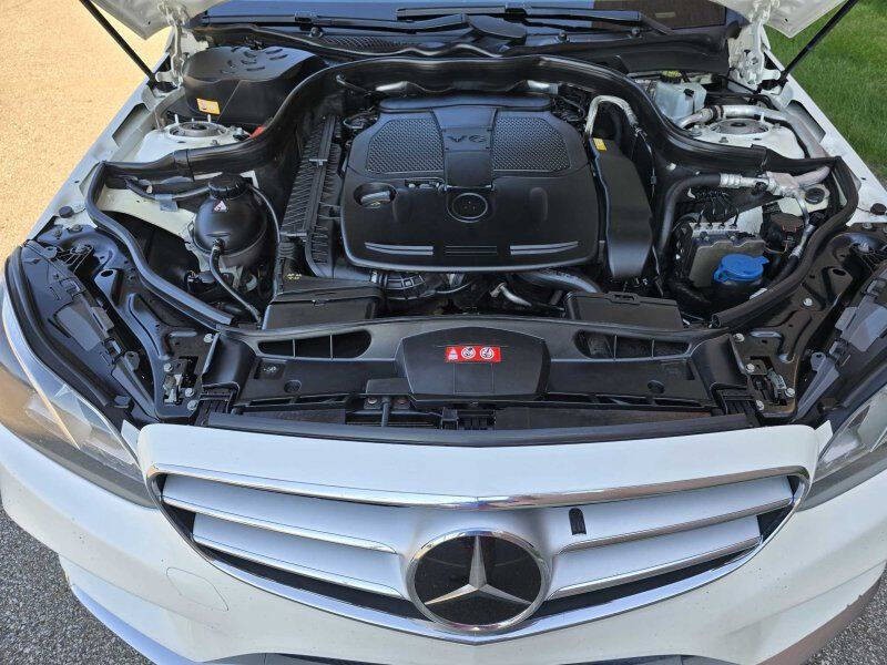 2016 Mercedes-Benz E-Class Image 14