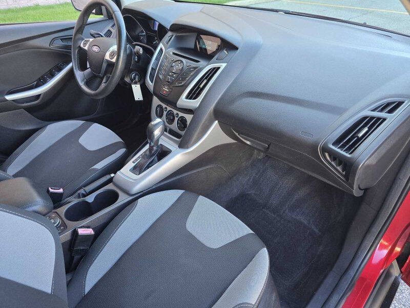 2012 Ford Focus Image 6