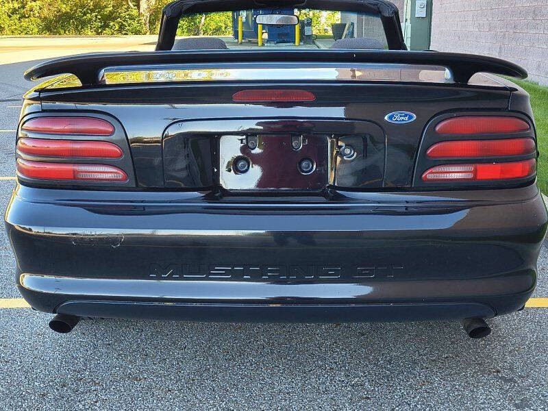 1994 Ford Mustang Image 5
