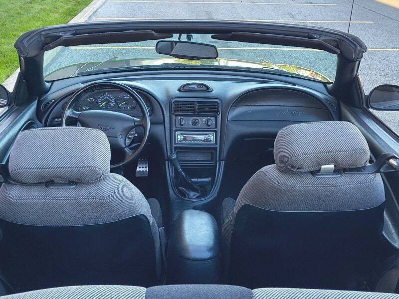 1994 Ford Mustang Image 9
