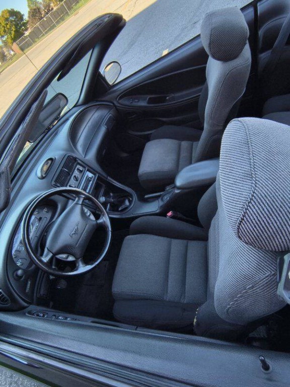 1994 Ford Mustang Image 11