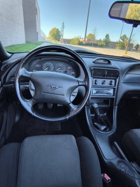 1994 Ford Mustang Image 12
