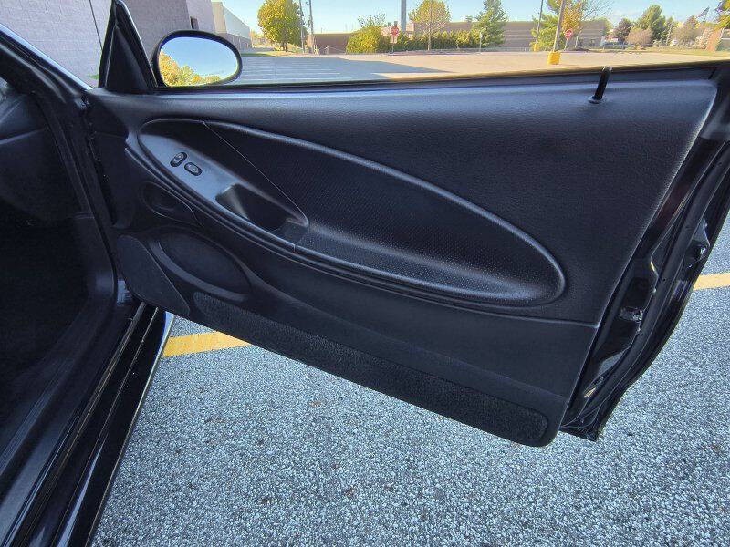 1994 Ford Mustang Image 17