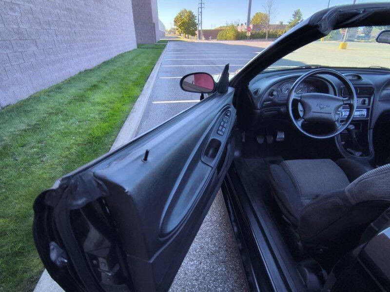 1994 Ford Mustang Image 10