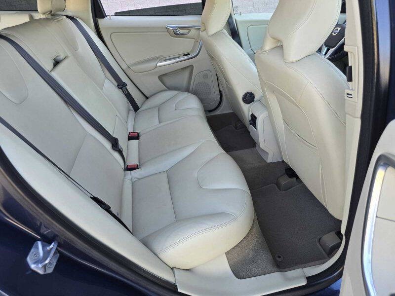 2015 Volvo XC60 Image 7