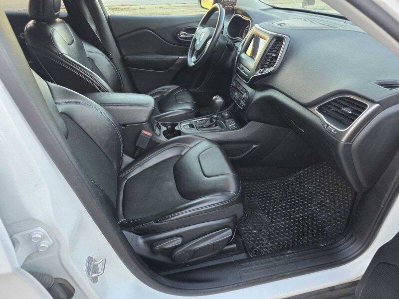 2019 Jeep Cherokee Image 5