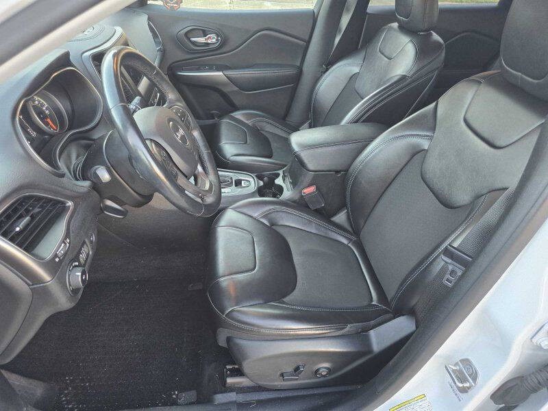 2019 Jeep Cherokee Image 6