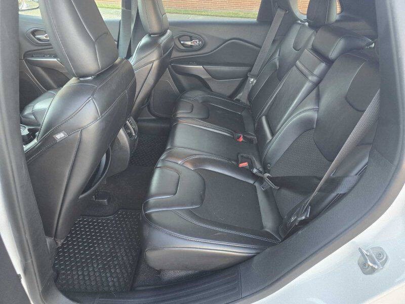 2019 Jeep Cherokee Image 8