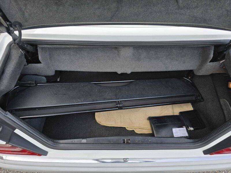 1995 Mercedes-Benz E-Class Image 10