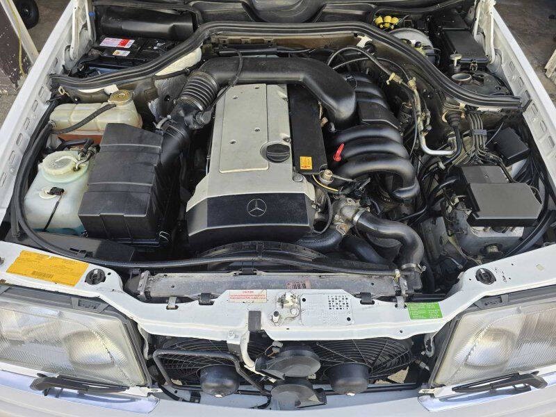 1995 Mercedes-Benz E-Class Image 11