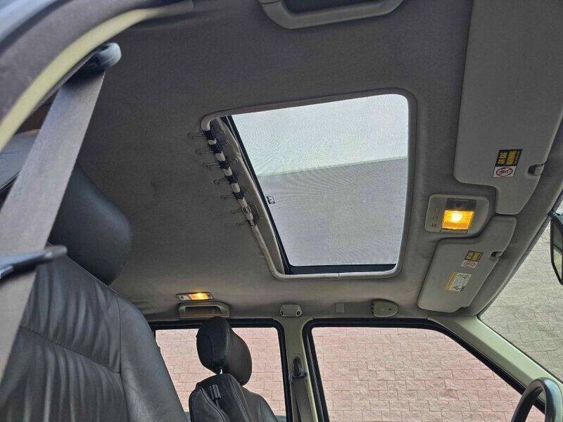 2002 Land Rover Range Rover Image 9