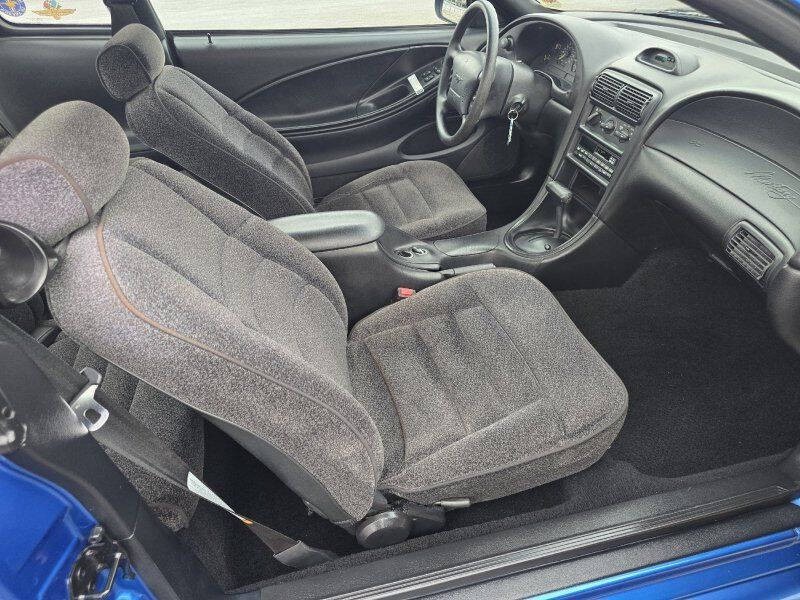 1995 Ford Mustang Image 6