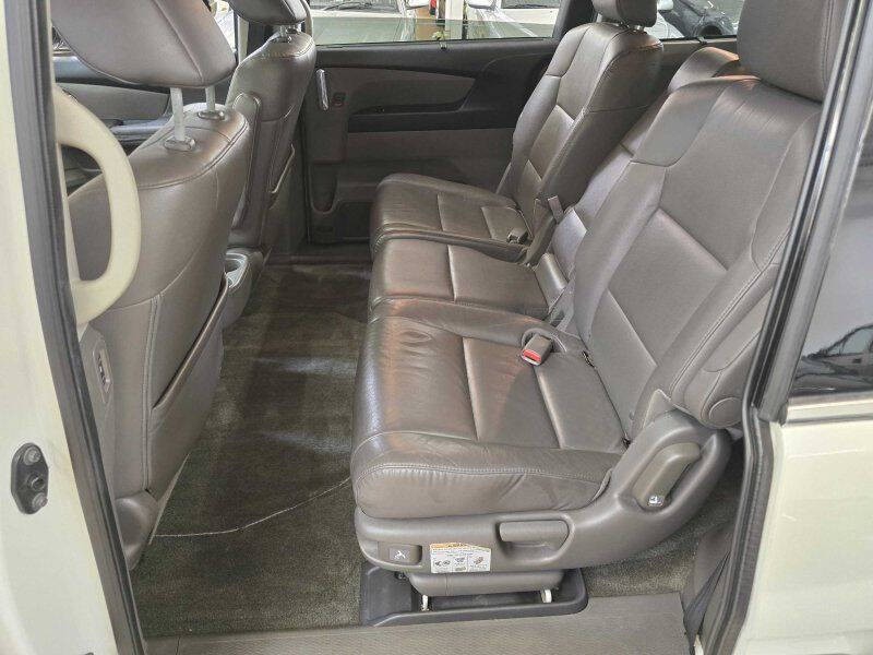 2015 Honda Odyssey Image 8