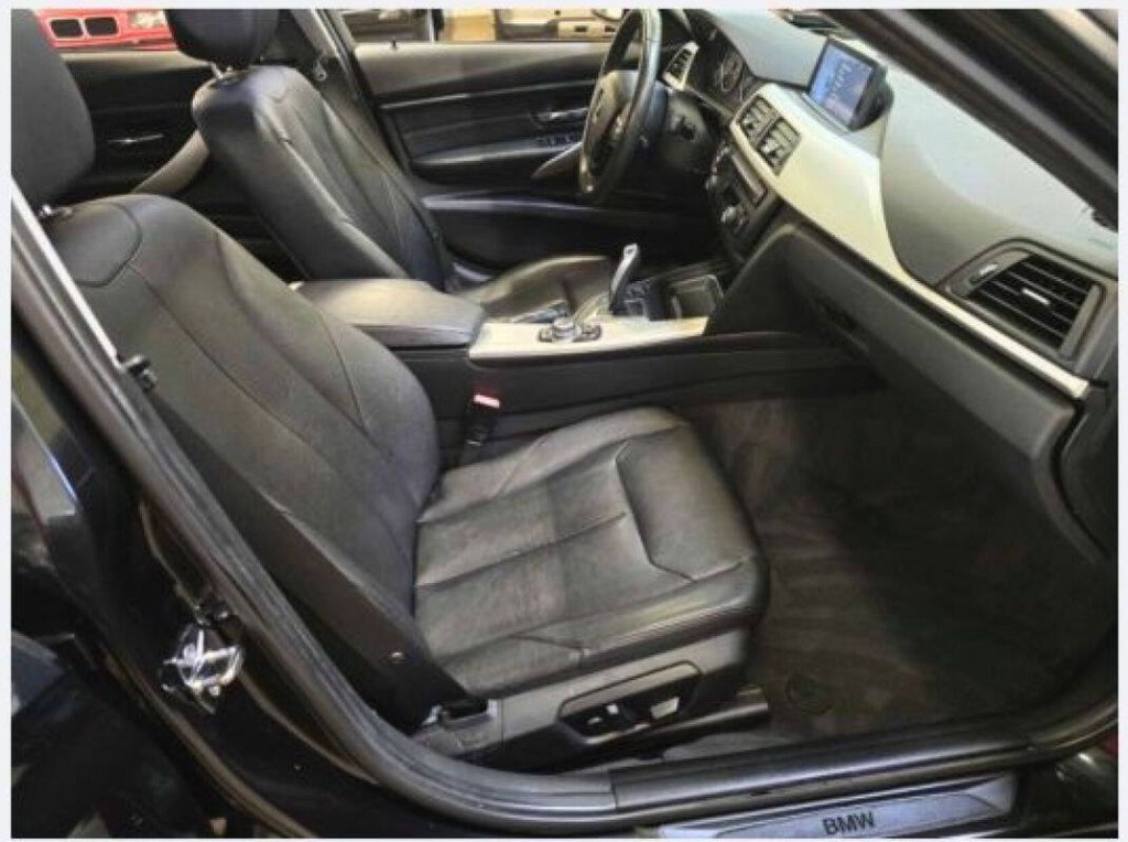 2012 BMW 3 Series Image 5