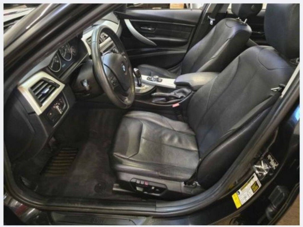 2012 BMW 3 Series Image 6