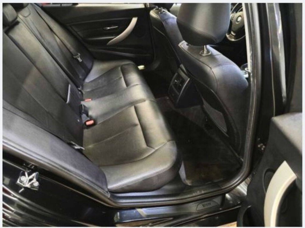 2012 BMW 3 Series Image 7