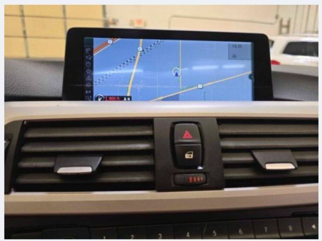 2012 BMW 3 Series Image 9