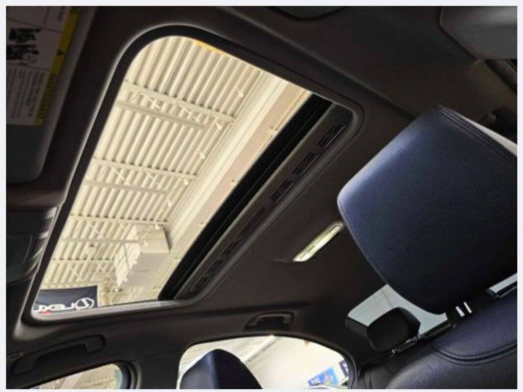 2012 BMW 3 Series Image 11