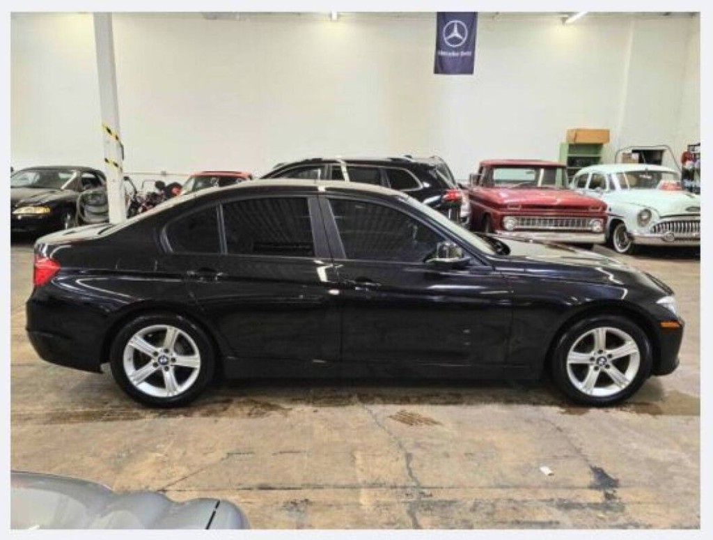 2012 BMW 3 Series Image 15