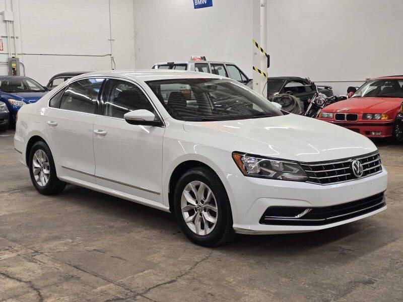 2016 Volkswagen Passat Image 2