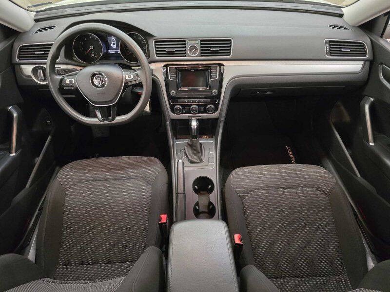 2016 Volkswagen Passat Image 4