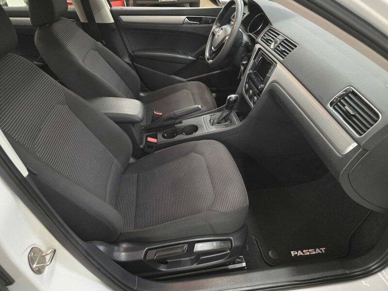 2016 Volkswagen Passat Image 5