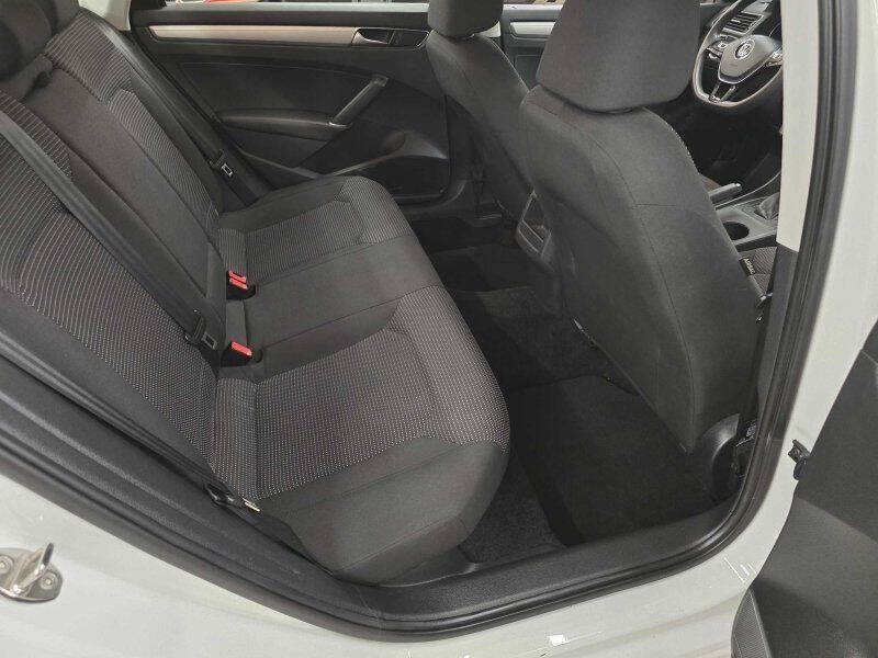 2016 Volkswagen Passat Image 7