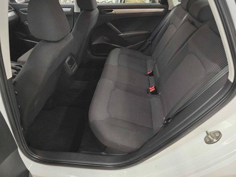 2016 Volkswagen Passat Image 8