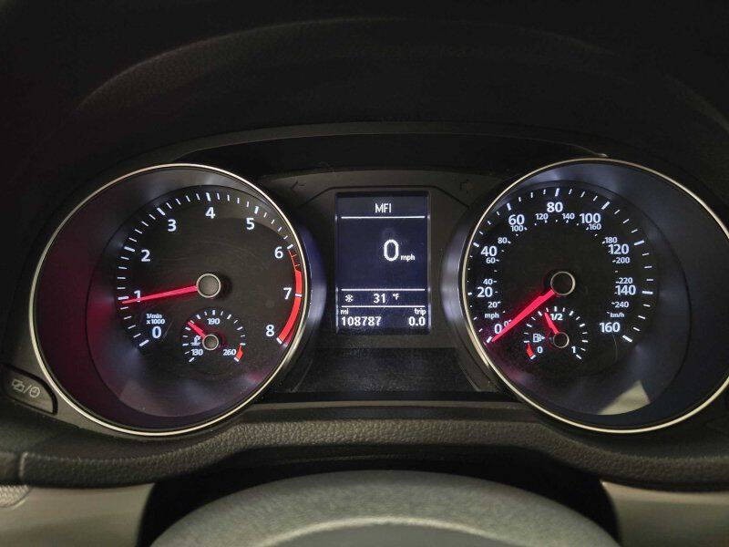 2016 Volkswagen Passat Image 9