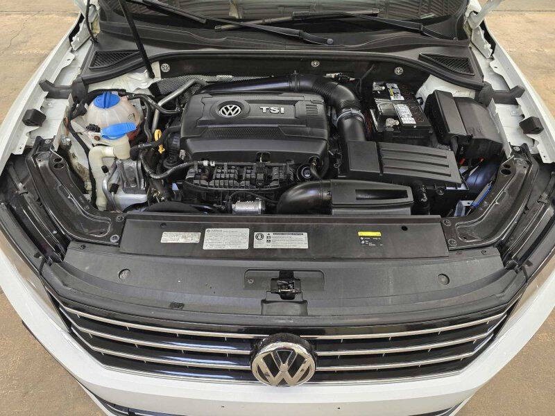 2016 Volkswagen Passat Image 11