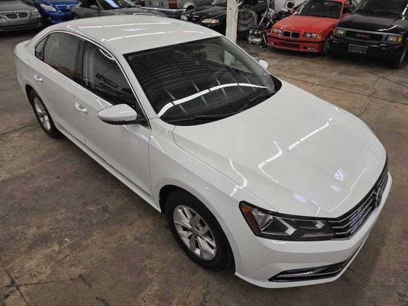 2016 Volkswagen Passat Image 12