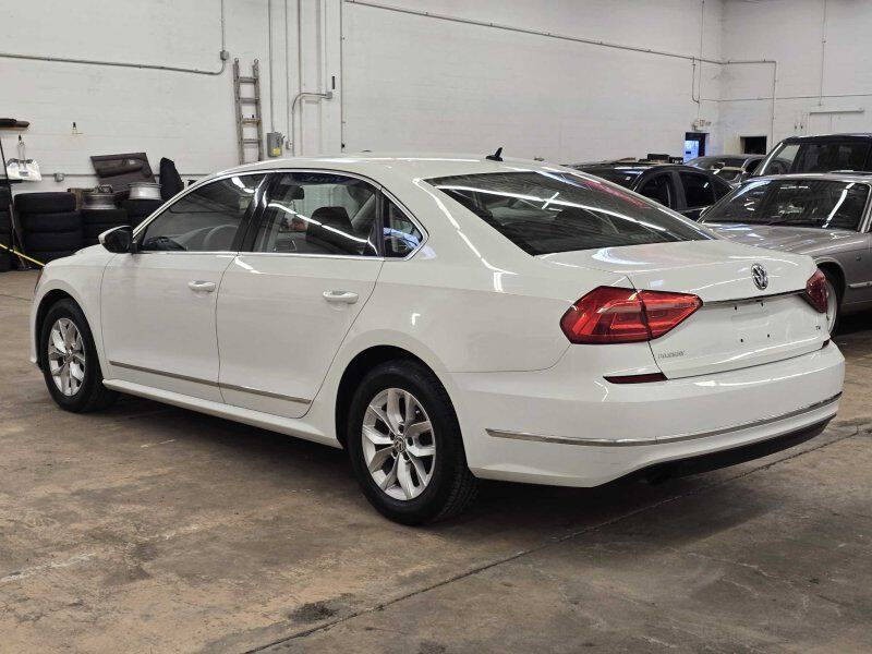 2016 Volkswagen Passat Image 16