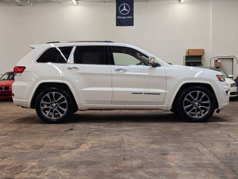 2017 Jeep Grand Cherokee Image 2