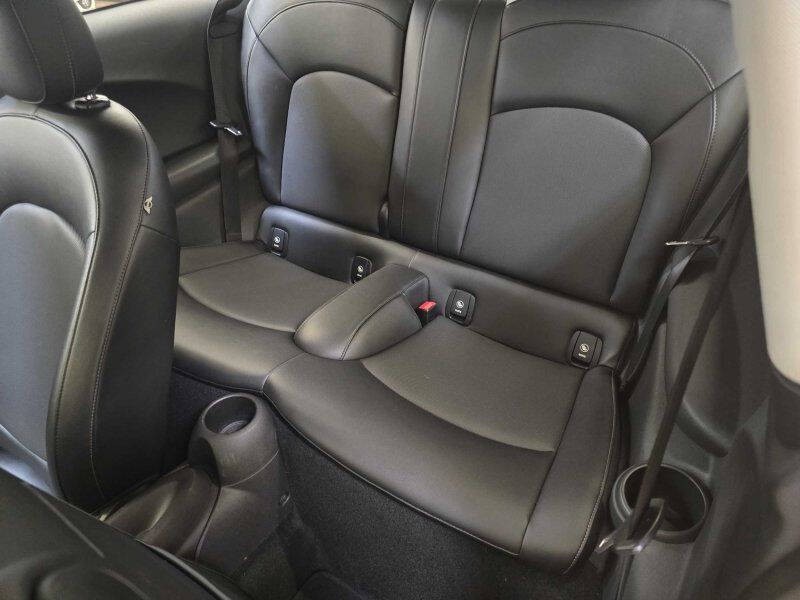 2015 MINI Cooper Image 7