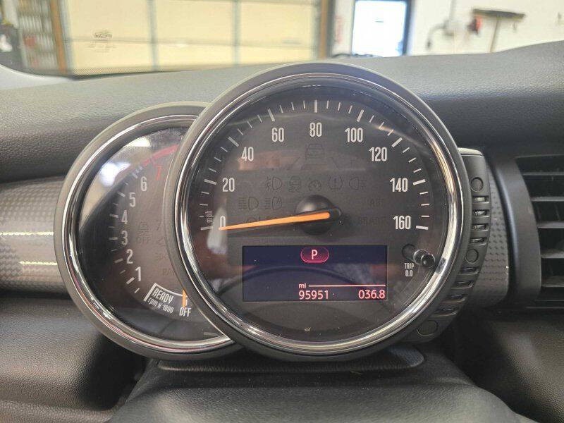 2015 MINI Cooper Image 8