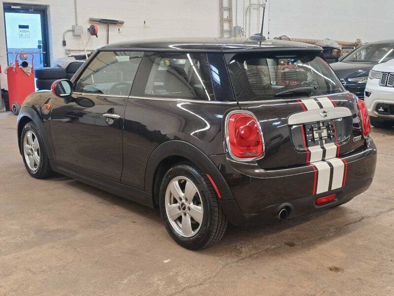 2015 MINI Cooper Image 15