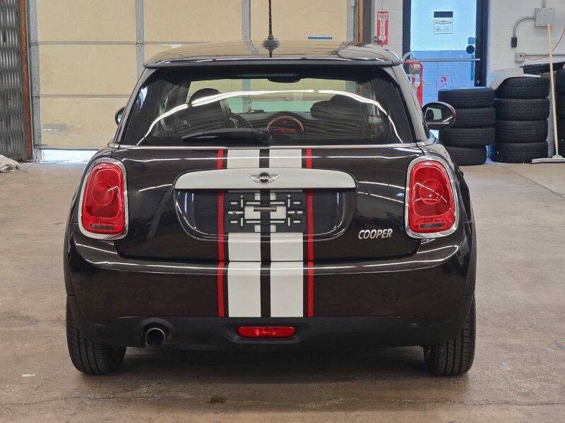 2015 MINI Cooper Image 16
