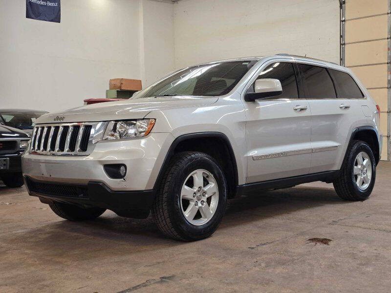 2011 Jeep Grand Cherokee Image 1