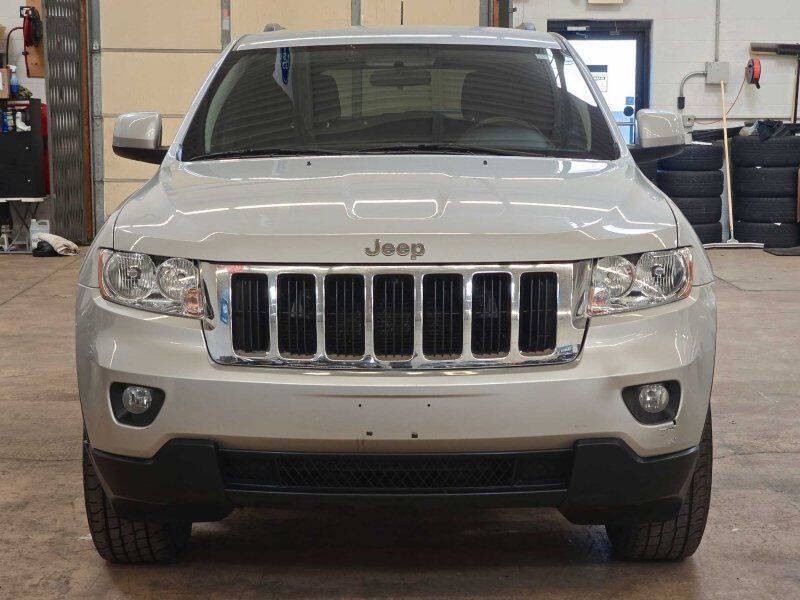 2011 Jeep Grand Cherokee Image 2